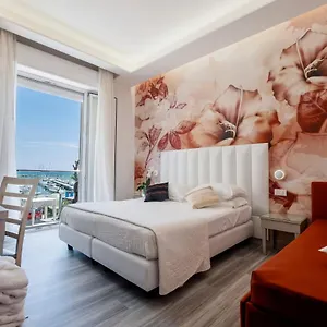 https://hotel-stella-doro-rimini.emilia-romagnahotels.net